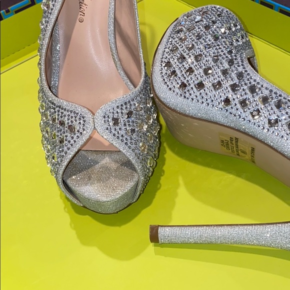 High Heels - Picture 4 of 5